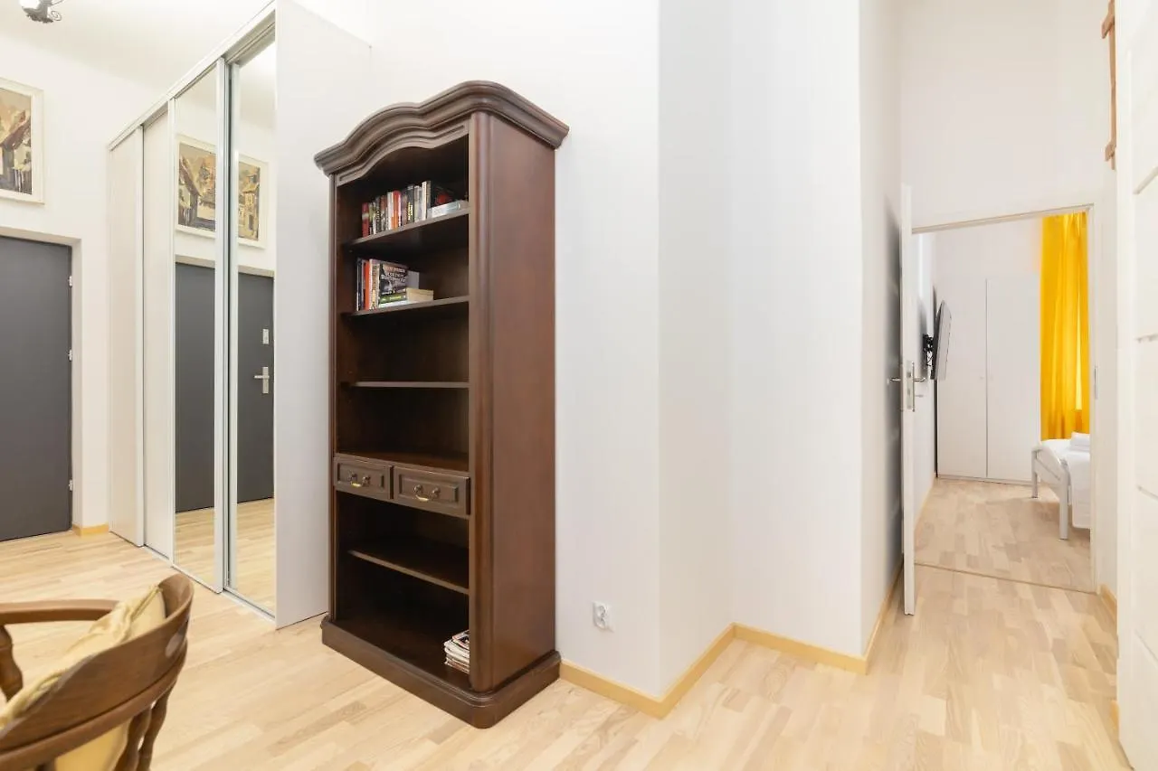 Metro Politechnika Vintage Apartment 바르샤바 0*,  폴란드